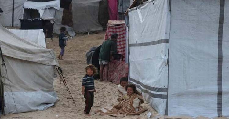 গাজায় ইসরায়েলি ড্রোন হামলায় নিহত ৬, তীব্র হচ্ছে মানবিক সহায়তা সংকট