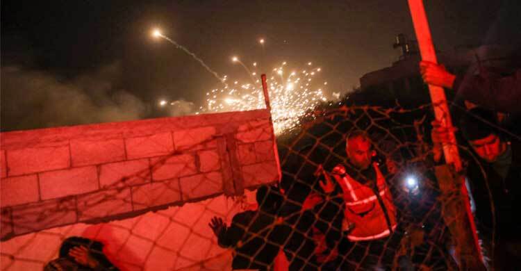 গাজায় রাতভর ইসরায়েলি হামলায় নিহত ১০৪, শিশুই ৪৬ জন