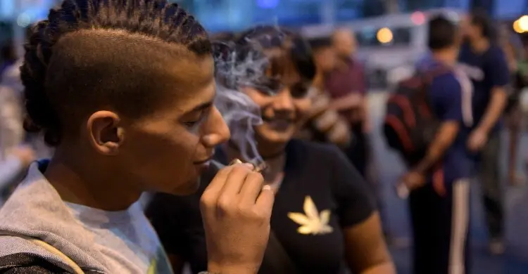 গাঁজার কিছু পণ্য কম ঝুঁকিপূর্ণ তালিকায় অন্তর্ভুক্ত করছে যুক্তরাষ্ট্র