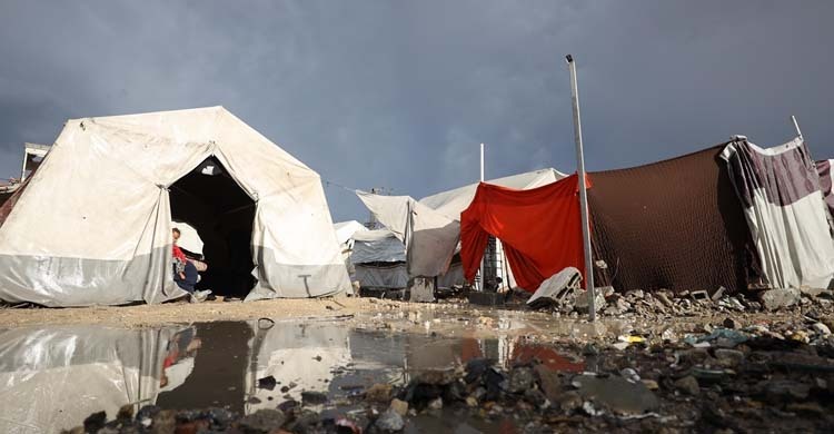 গাজায় প্রবল বৃষ্টির কারণে বন্যা ঝুঁকিতে ৯ লাখ মানুষ