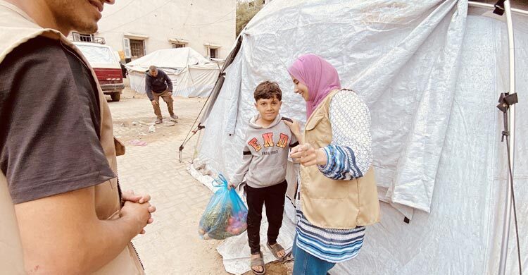 Bangladeshis in Cairo arrange meals for starving Gazans