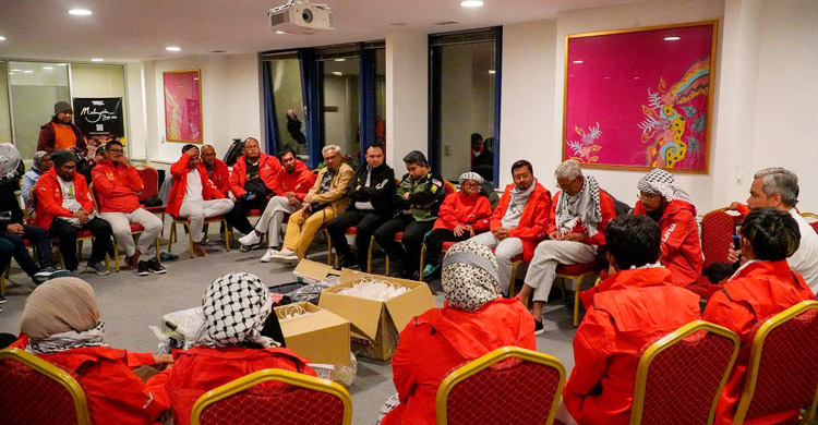 গাজা সহায়তা মিশনে আটক ২৩ মালয়েশীয় কর্মী আজ রাতে দেশে ফিরছেন