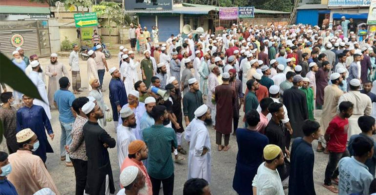 মেলায় লটারির নামে জুয়া, প্রতিবাদে এলাকাবাসীর বিক্ষোভ