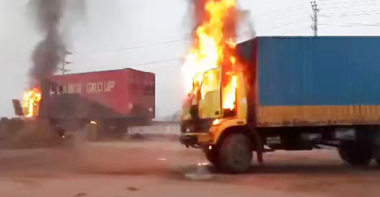 গাজীপুরে দুই কাভার্ডভ্যানে আগুন, ককটেল বিস্ফোরণ