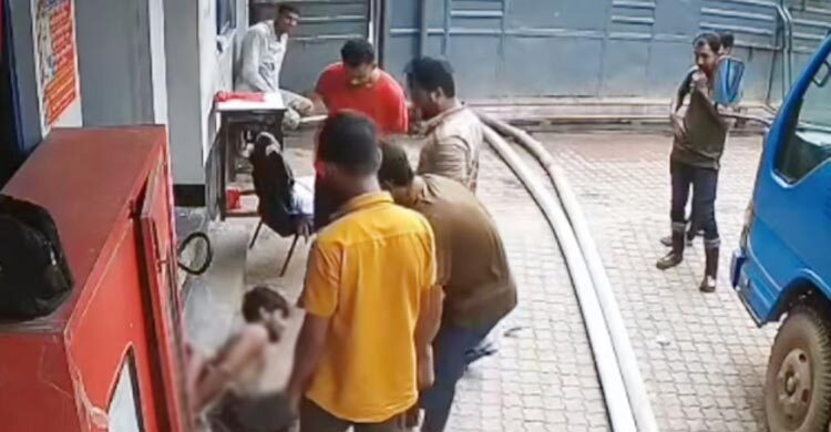 গাজীপুরে চুরির অপবাদে কারখানার ভেতর শ্রমিককে পিটিয়ে হত্যা