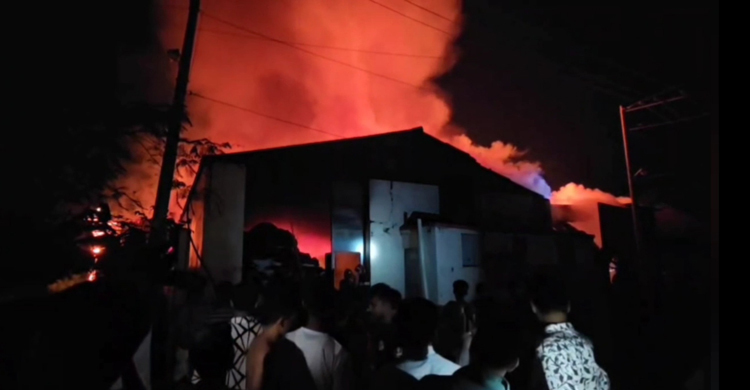 গাজীপুরে ৪ ঝুটের গুদাম পুড়ে ছাই