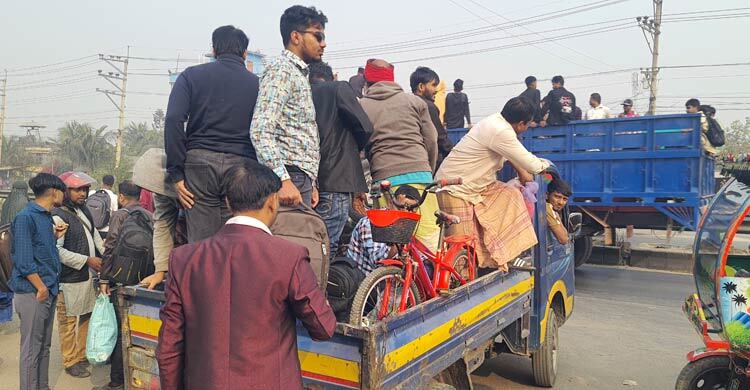 নির্বাচনের ছুটিতে গাজীপুরে ঘরমুখো মানুষের উপচে পড়া ভিড়