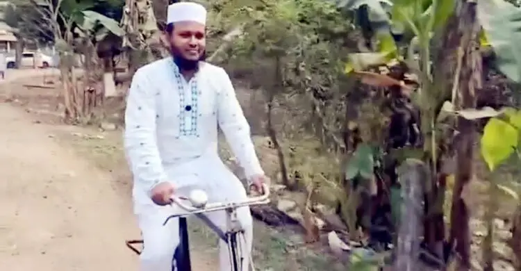 বৃদ্ধকে নিজের গাড়িতে তুলে দিয়ে বাইসাইকেল চালিয়ে গেলেন এমপি