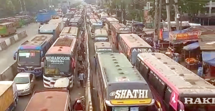 ঢাকা-ময়মনসিংহ মহাসড়ক ফাঁকা, চন্দ্রায় যানবাহনের দীর্ঘ সারি