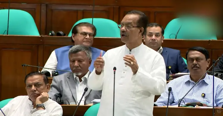 ‘বিরোধী দল কানকথায় নির্ভর করে আর ফিসফিস করে ওয়াকআউট করে’