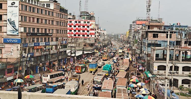 গাজীপুরের পোশাক কারখানায় ঈদের ছুটি শুরু, ঘরমুখো শ্রমিকদের ভিড়