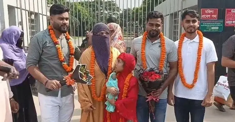 কারাগার থেকে মুক্তি পেলেন এক নারীসহ খালাস পাওয়া ৮ জন