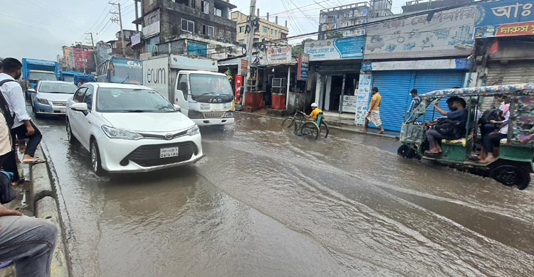 বৃষ্টির পানিতে তলিয়ে ঢাকা-ময়মনসিংহ মহাসড়কে ১০ কিলোমিটার যানজট