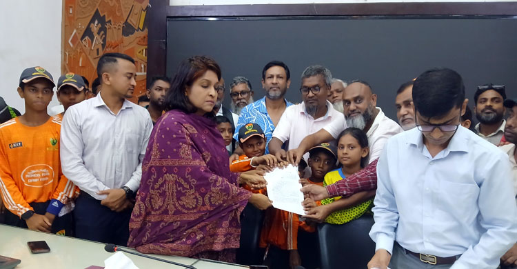 ২৫ বছরের জন্য লিজ দেওয়ার উদ্যোগের চেষ্টার প্রতিবাদে বিক্ষোভ