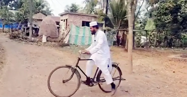 বৃদ্ধকে নিজের গাড়িতে তুলে দিয়ে বাইসাইকেল চালিয়ে গেলেন এমপি