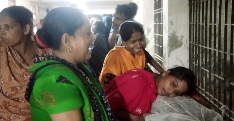 নির্মাণশ্রমিকদের ওপর ধসে পড়লো প্রাচীর, নিহত ৩