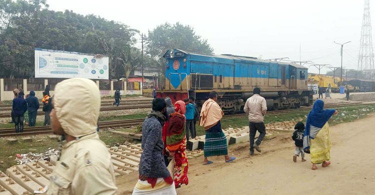 গাজীপুরে তুরাগের ইঞ্জিন লাইনচ্যুত