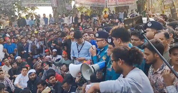 গাজীপুরে ওসি বরখাস্ত, ক্ষমা চাইলেন পুলিশ কমিশনার