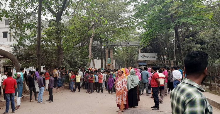 ছাঁটাইয়ের প্রতিবাদে গাজীপুরে কেয়া গ্রুপের শ্রমিকদের বিক্ষোভ