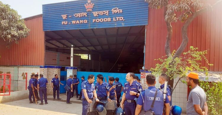 গাজীপুরে দুই কারখানায় শ্রমিকদের বিক্ষোভ