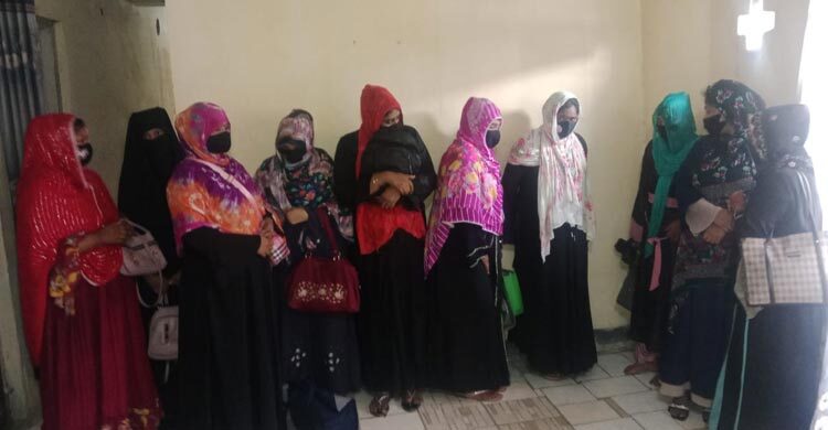 গাজীপুরে আবাসিক হোটেলে অভিযান, গ্রেফতার ১৩