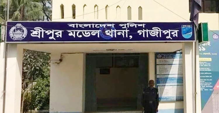 পরিচালকের বিরুদ্ধে রিসোর্টে নিয়ে দলবদ্ধ ধর্ষণের অভিযোগ অভিনেত্রীর