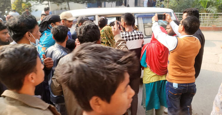 টঙ্গীতে দুই পোশাক কারখানার শতাধিক শ্রমিক হঠাৎ অসুস্থ