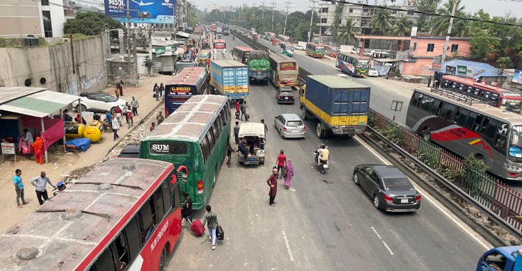 গাজীপুরে সড়কে বাড়ছে যানবাহন-যাত্রীর চাপ