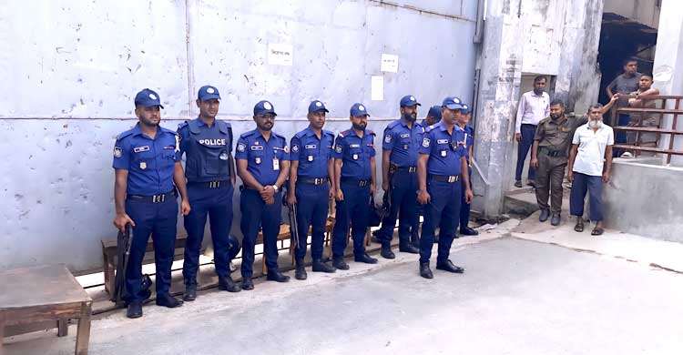 গাজীপুরে ৯ দফা দাবিতে শ্রমিকদের বিক্ষোভ