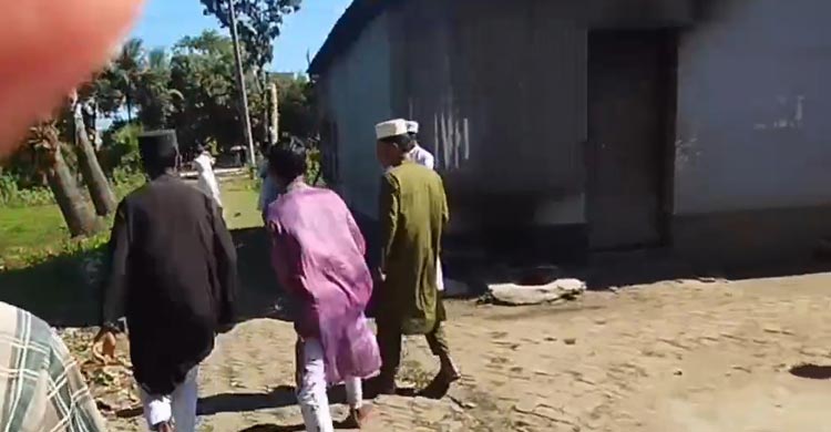 মাদরাসায় বেঞ্চে বসা নিয়ে বিতণ্ডা, ৫ শিক্ষার্থীকে ছুরিকাঘাত