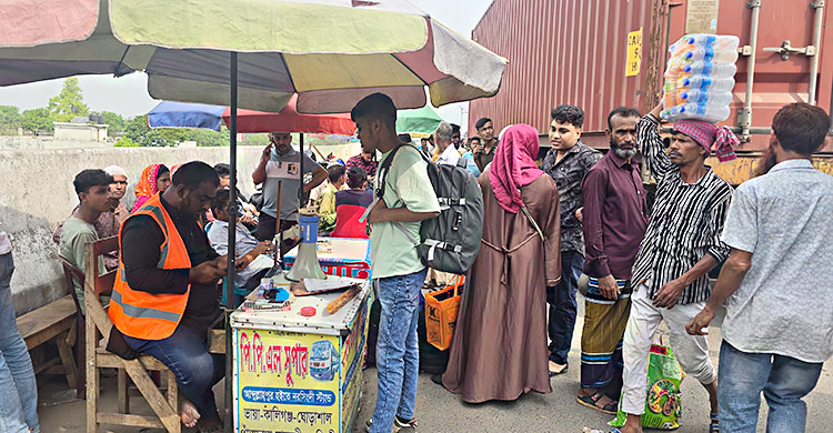 ঢাকা-ময়মনসিংহ মহাসড়কে যানবাহনের চাপ বাড়ছে