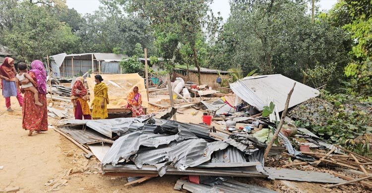 বন বিভাগের উচ্ছেদ অভিযানে গৃহহারা আড়াইশো পরিবার