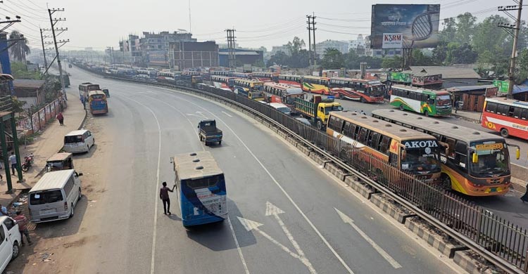 যাত্রী-যানবাহনের চাপ নেই, গাজীপুরে দুই মহাসড়ক ফাঁকা