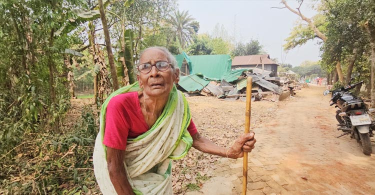 বন বিভাগের উচ্ছেদ অভিযানে গৃহহারা আড়াইশো পরিবার
