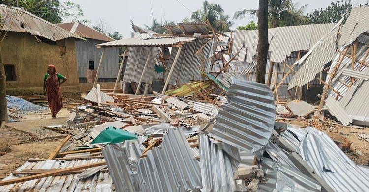 বন বিভাগের উচ্ছেদ অভিযানে গৃহহারা আড়াইশো পরিবার