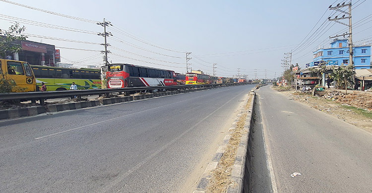 ফাঁকা গাজীপুরের দুই মহাসড়ক, বাসে যাত্রী সংকট