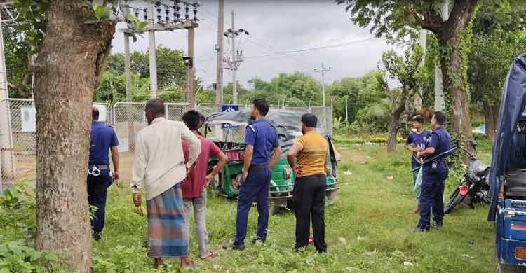 গাজীপুরে অটোরিকশায় বাসের ধাক্কা, মা-ছেলেসহ নিহত ৩