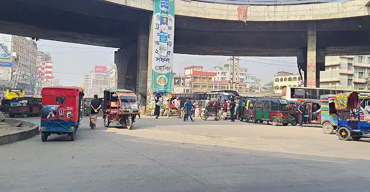 ফাঁকা গাজীপুরের দুই মহাসড়ক, বাসে যাত্রী সংকট