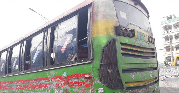 গাজীপুরে যাত্রীবাহী বাসে আগুন