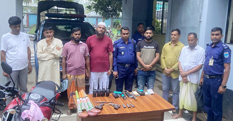 গাজীপুরে অস্ত্রসহ ছাত্রদলের সাবেক নেতাসহ আটক ৮