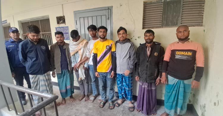 শ্রীপুরে মাদক কারবারিদের হামলায় ৪ পুলিশ আহত