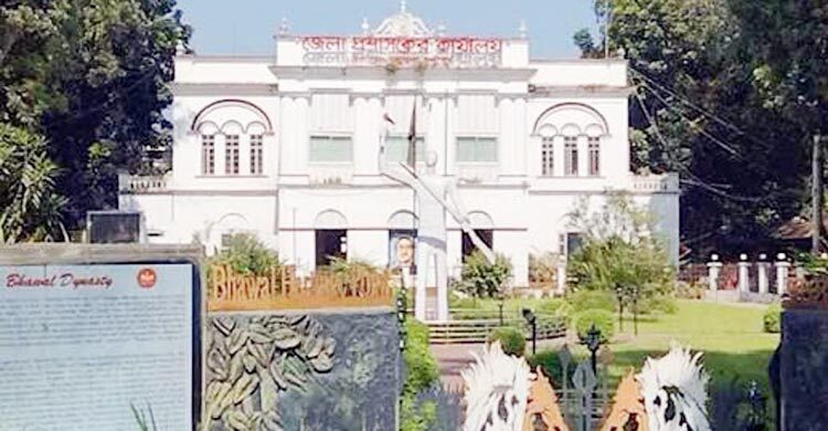 সব ভোটকেন্দ্র ধূমপানমুক্ত ঘোষণা, বহিরাগতদের এলাকা ত্যাগের নির্দেশ