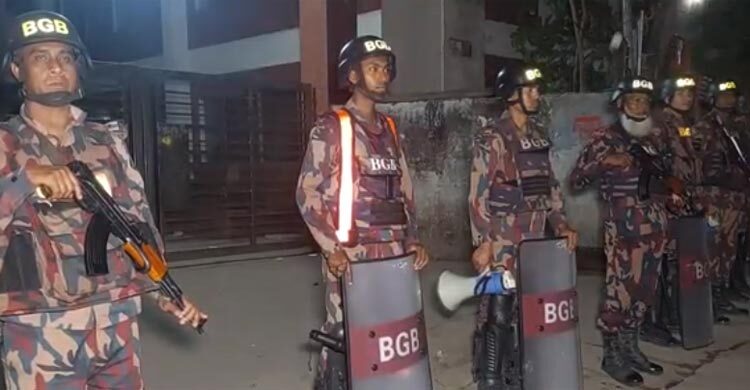 টঙ্গীতে মধ্যরাতে যৌথ বাহিনীর সাঁড়াশি অভিযান
