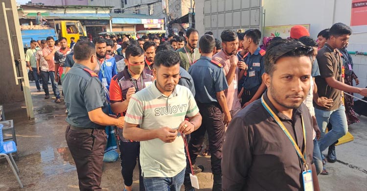 ঈদের ছুটি শেষ কর্মমুখর হয়ে উঠেছে গাজীপুর