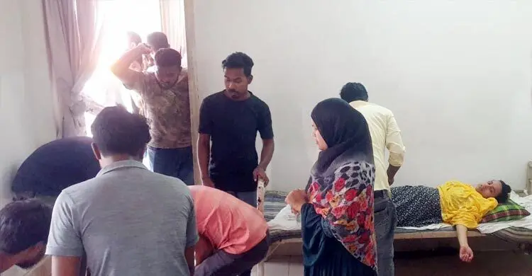 গাজীপুরে হঠাৎ অসুস্থ পোশাক কারখানা ৩০ শ্রমিক, একদিনের ছুটি ঘোষণা
