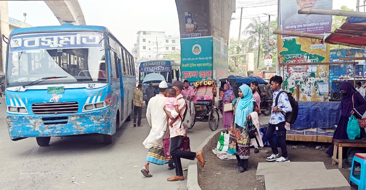 ঈদের ছুটি শেষে গাজীপুরে ফিরছে মানুষ