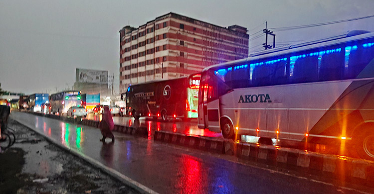 ঈদযাত্রায় বৃষ্টির হানা ২০ কিলোমিটার যানজট