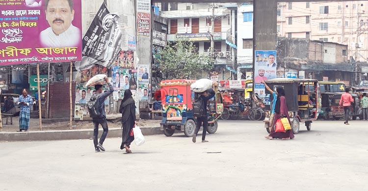 ঈদের ছুটি শেষে গাজীপুরে ফিরছে মানুষ