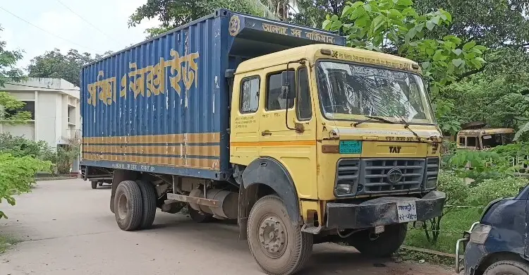 টঙ্গীতে কাভার্ডভ্যান চাপায় শিক্ষার্থীর মৃত্যু