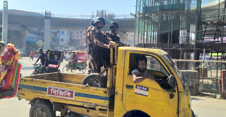 গাজীপুর সড়কে নেই বাস, দাপিয়ে বেড়াচ্ছে অটোরিকশা